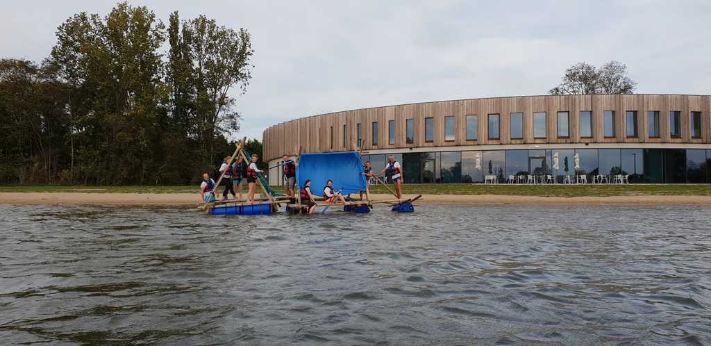 Image Raft Building / Vlottentocht | TeambuildingGuide
